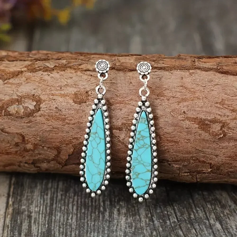 NEW Pair of vintage style BOHO earrings, dangle turquoise earrings, western